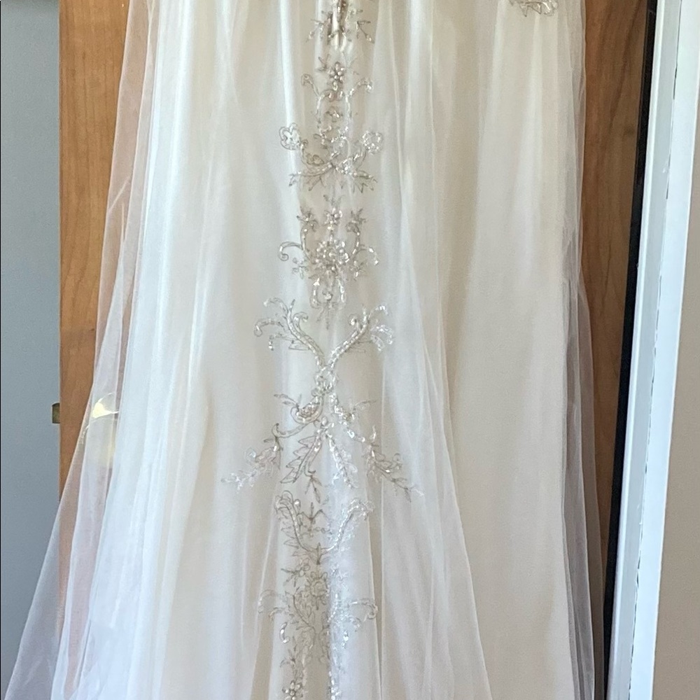 Casablanca wedding dress - Picture 2 of 6